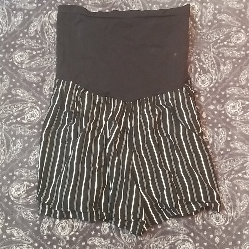Maternity shorts